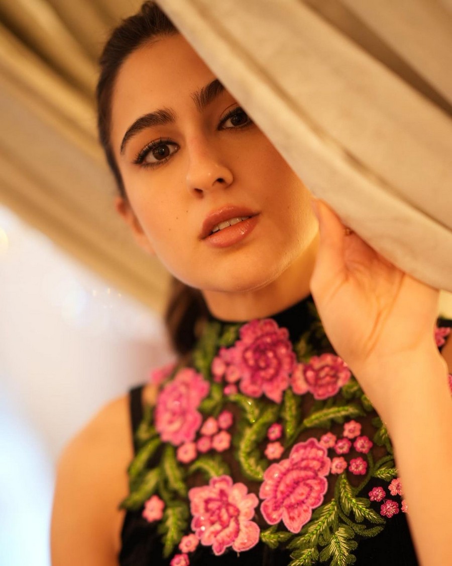 Sara Ali Khan Latest Cliks