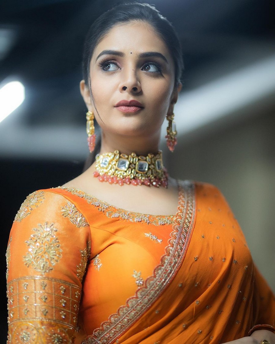 Awesome Pics Of Sreemukhi in Orange Half Saree