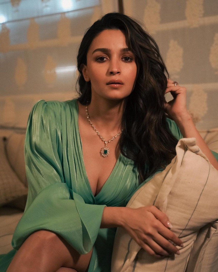 Alia Bhatt Mesmerising Cliks in Green Outfit