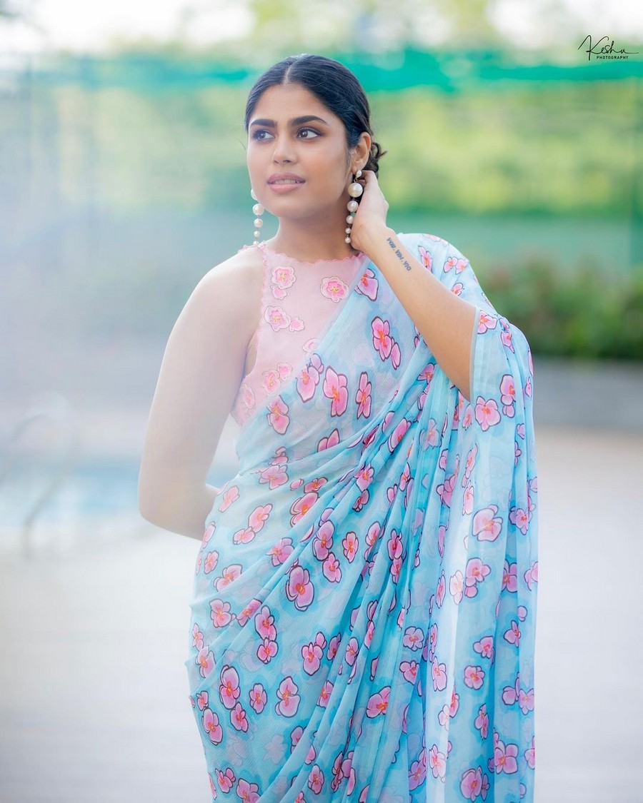 Actress Faria Abdullah Looking Mesmerising in Floral Saree