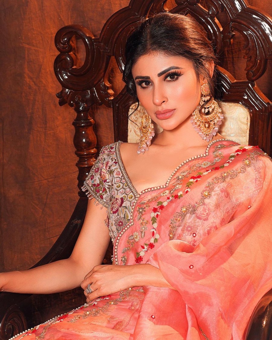 Mouni Roy Looking Pretty in Ethnic wear