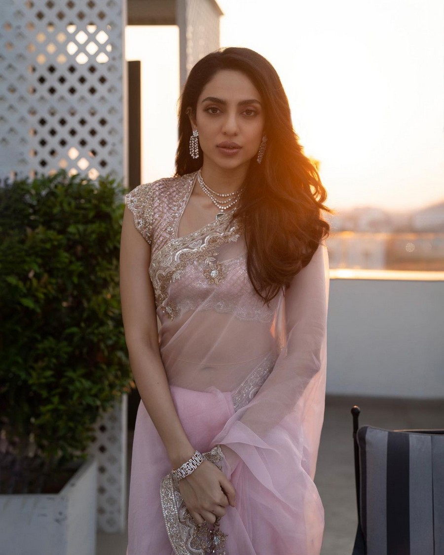 Sobhita Dhulipala Latest Images in Saree