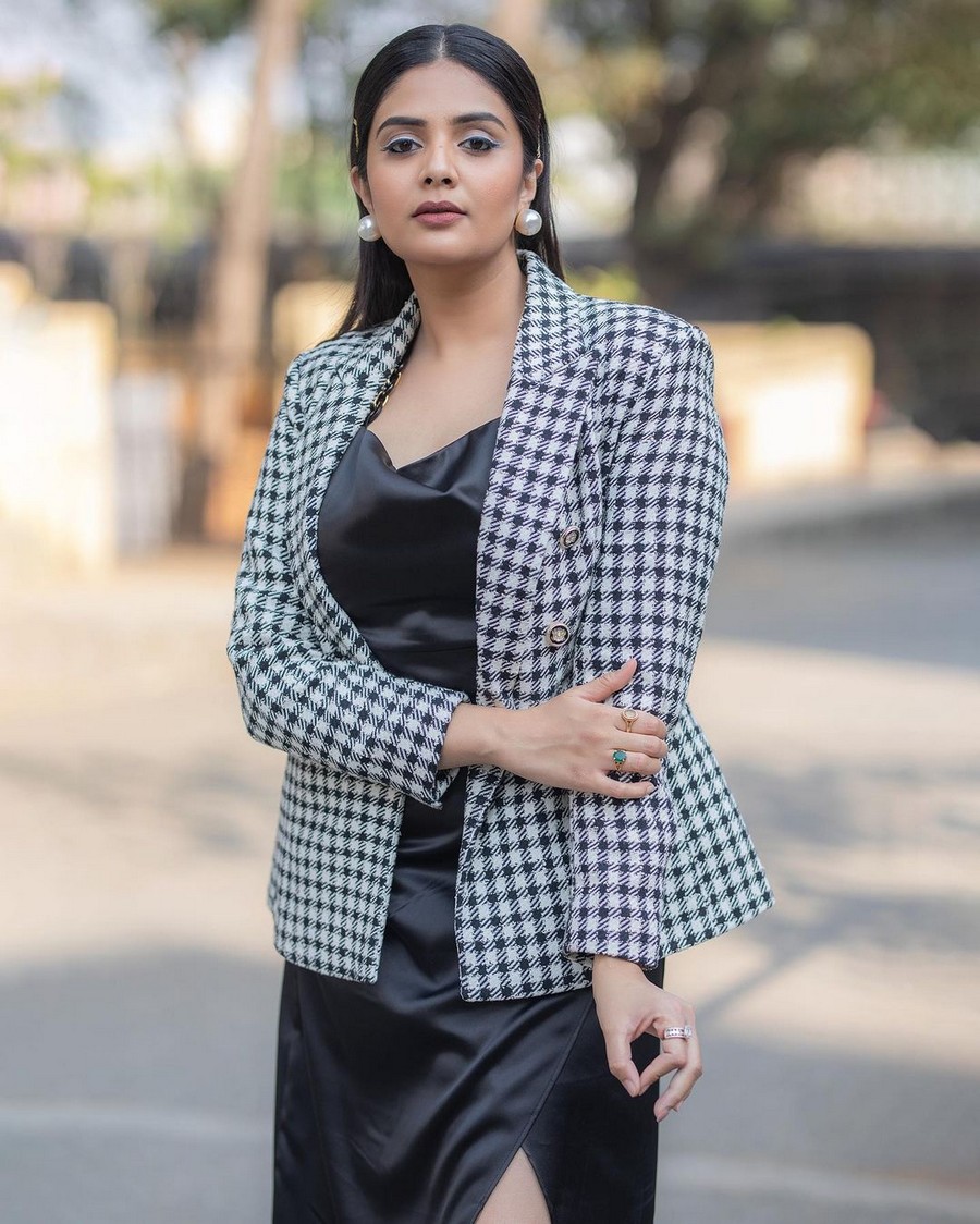 Glamorous Pics Of Sreemukhi