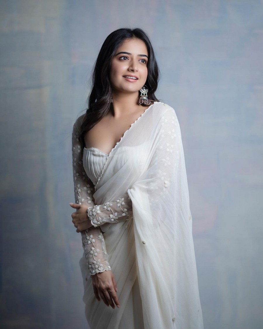Awesome Pics Of Ashika Ranganath in White Saree