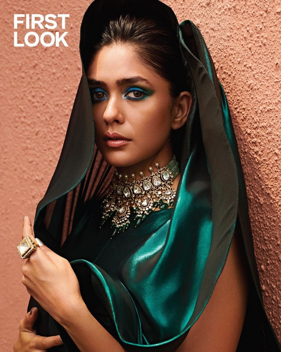 Actress Mrunal Thakur Hottest Clicks