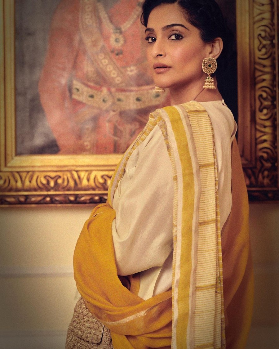 Sonam Kapoor Delightful Photoshoot in Saree