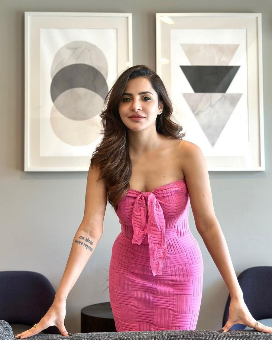 Ashu Reddy Sexy Pics in Pink Outfit