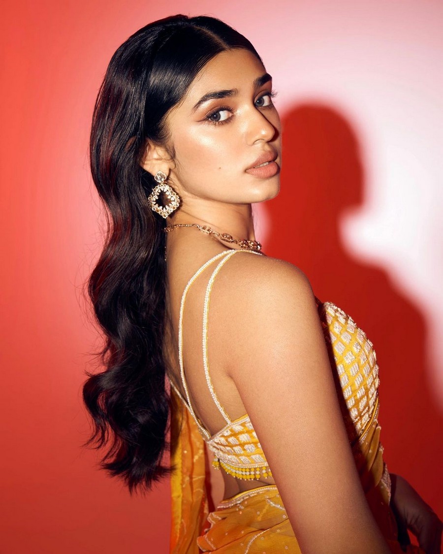 Tolly Beauty Krithi Shetty Looking Fabulous in Saree