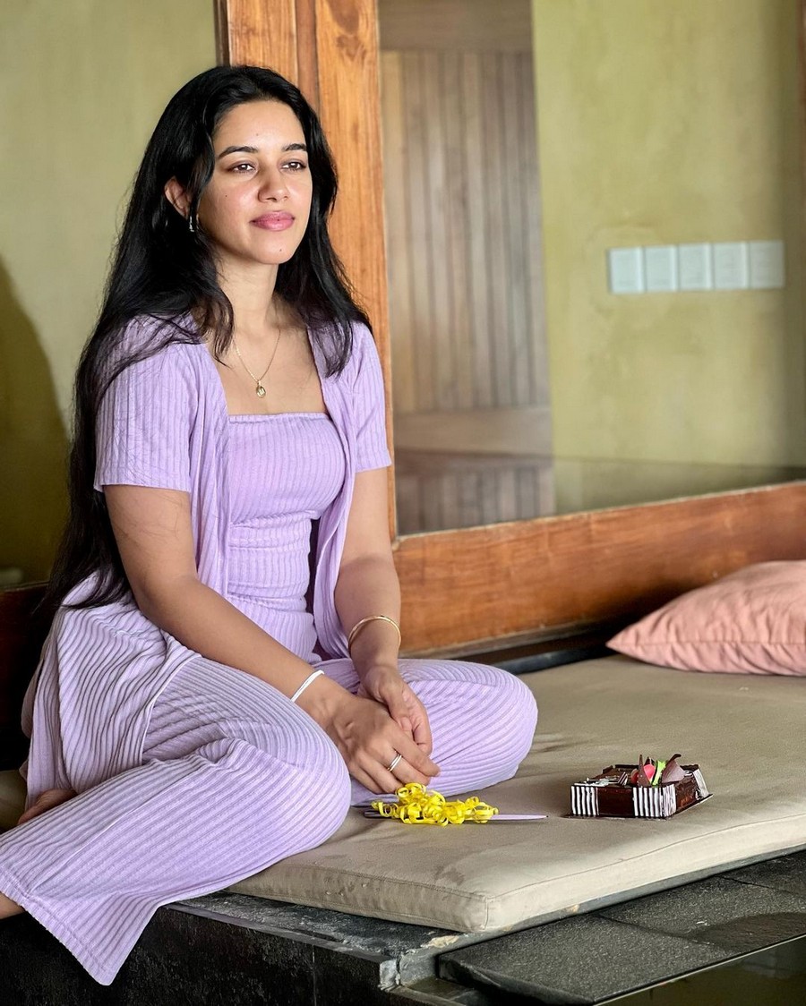 Actress Mirnalini Ravi Joyful Pics