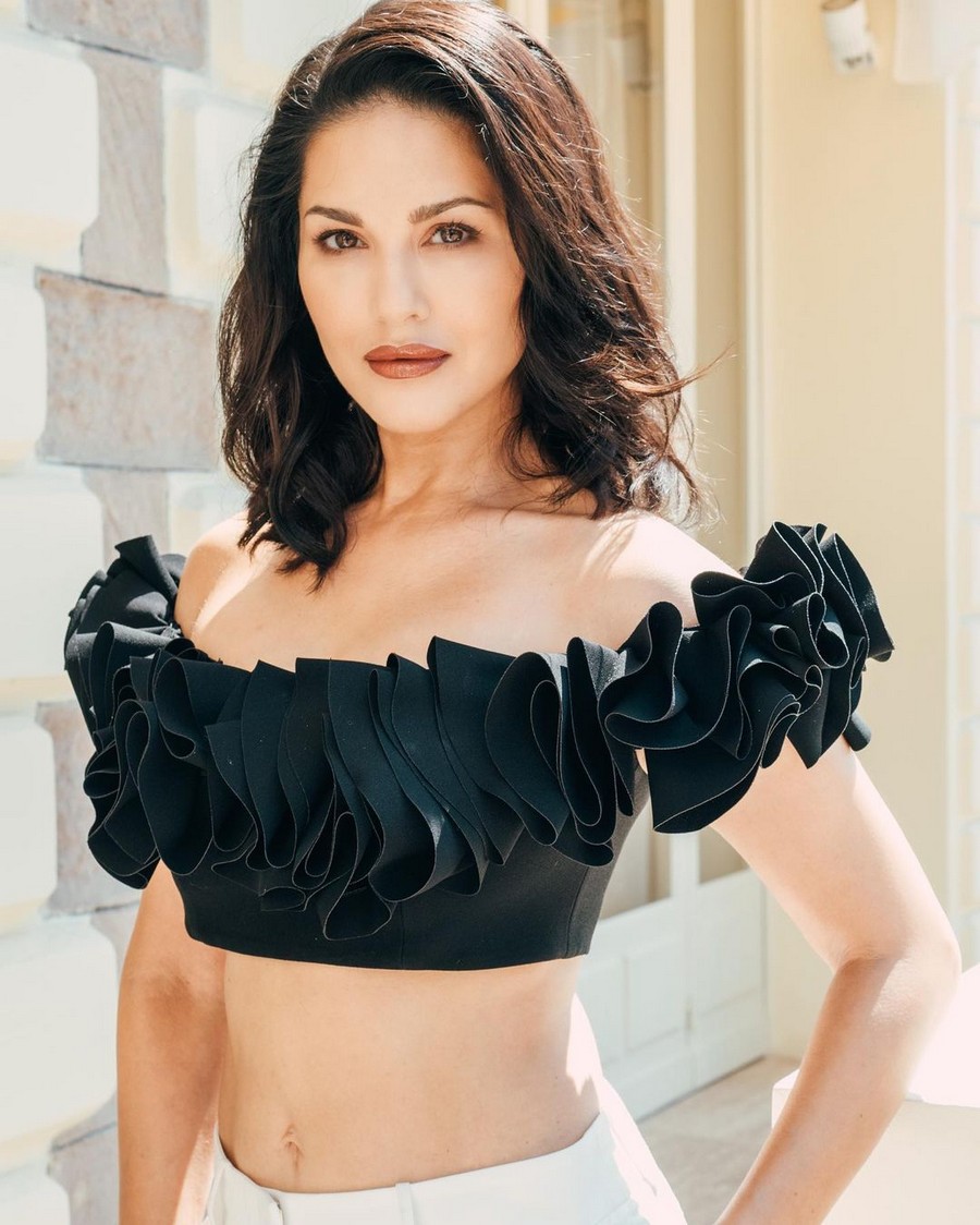 Sunny Leone Looks Gorgeous in Black & White Outfit