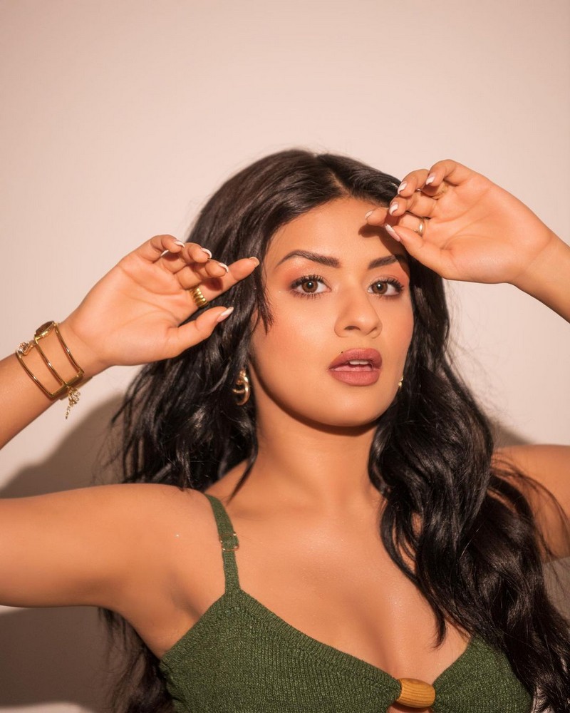 Avneet Kaur Hottest Clicks
