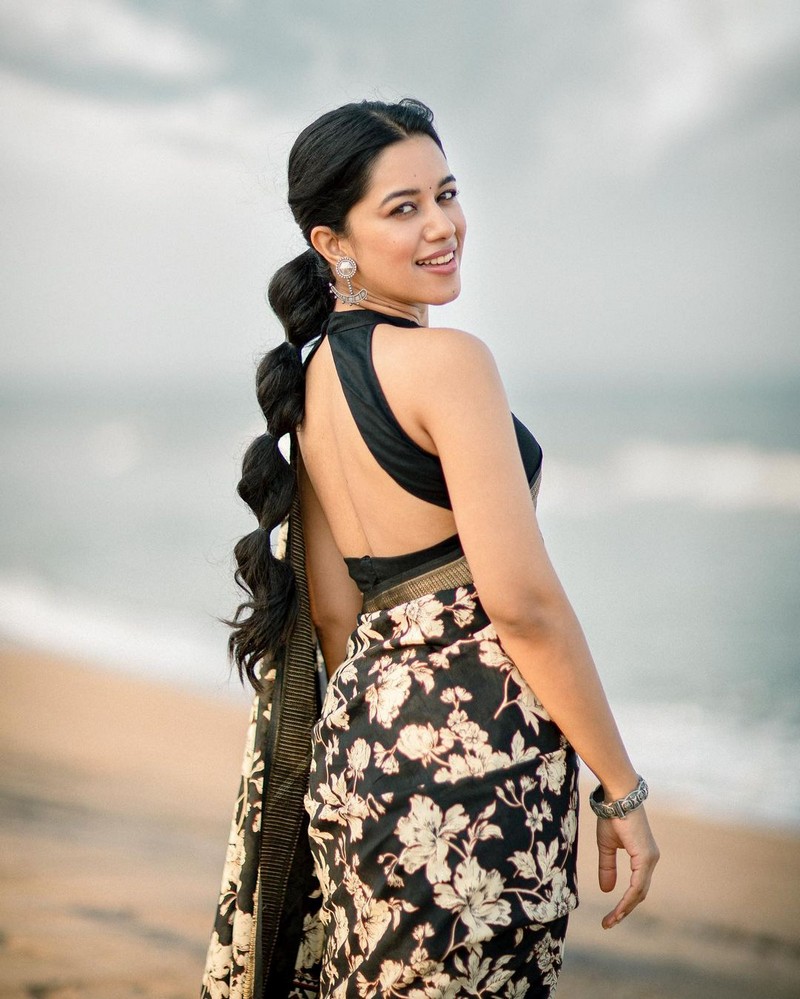 Actress Mirnalini Ravi Looks Gorgeous in Floral Black Saree