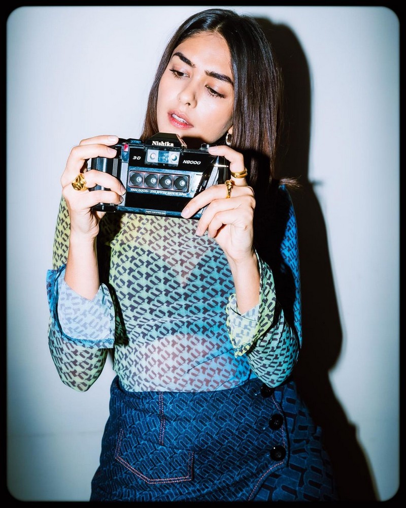 Mrunal Thakur Latest Photoshoot