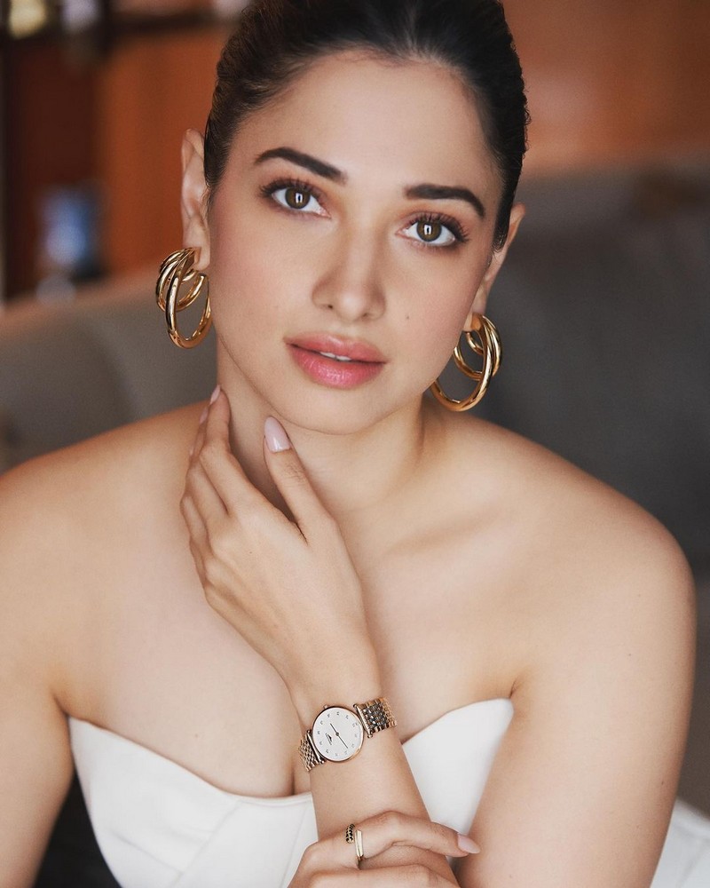 Tamannaah Bhatia Looks Stuns in White Outift