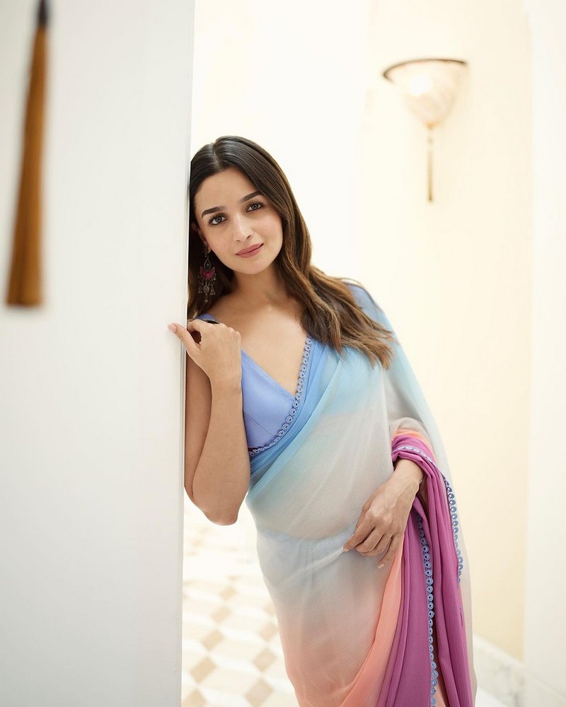 Bolly Beauty Alia Bhatt Sunning Looks in Saree
