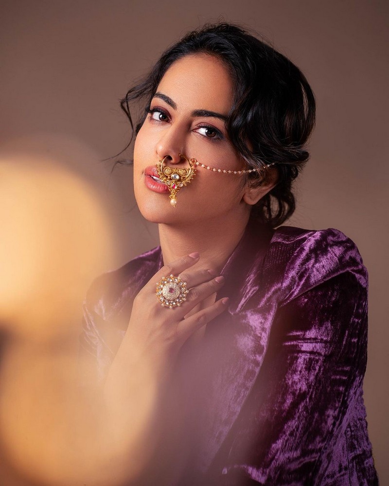 Avika Gor Stunning Looks in Traditional Wear