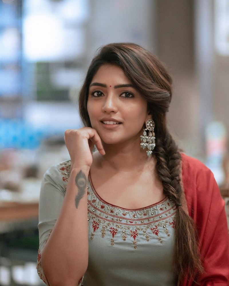 Dazzling Stills Of Eesha Rebba in Dress