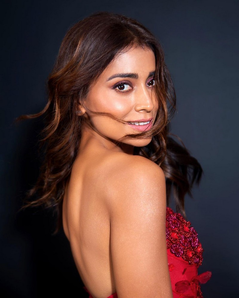 Mesmerizing Pics Of Shriya Saran in Shiny Red Outfit