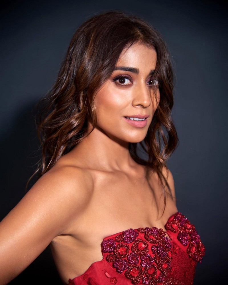 Shriya Saran Raises Heat in Steamy Photoshoot