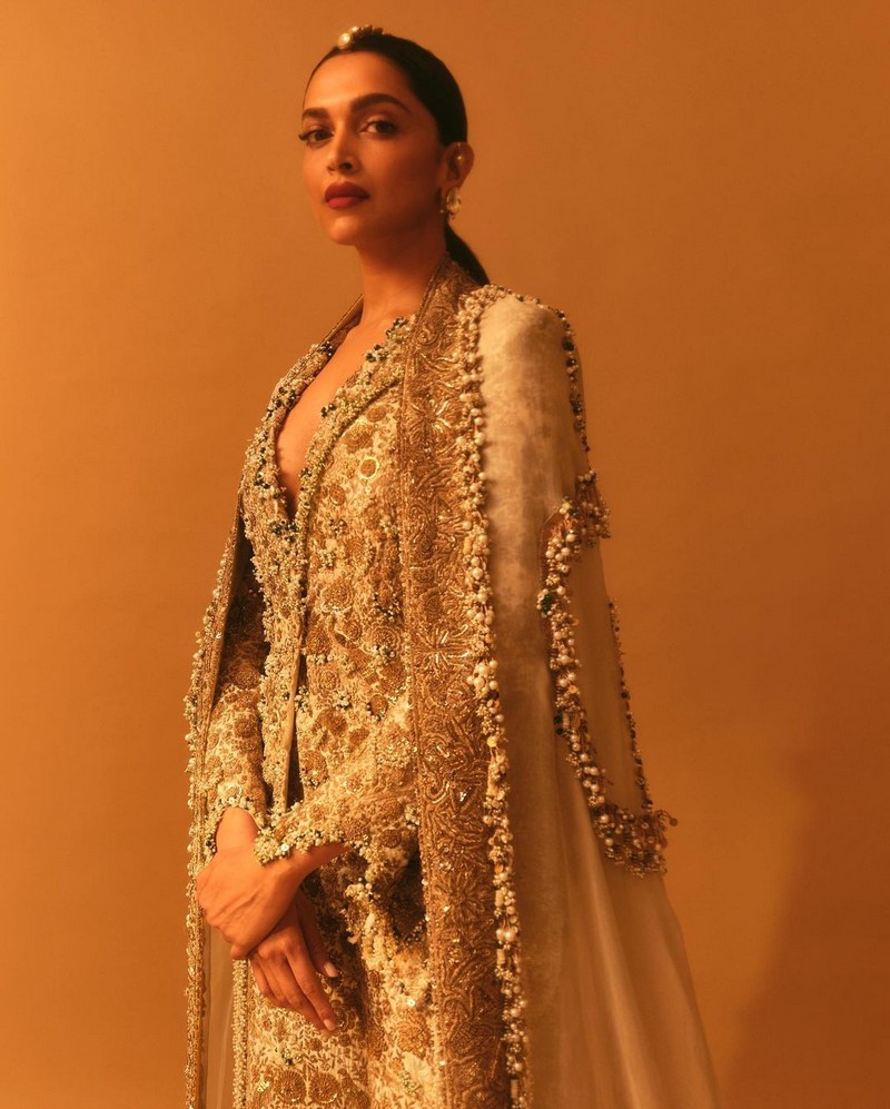 Deepika Padukone Delightful Looks in Designer Outfit