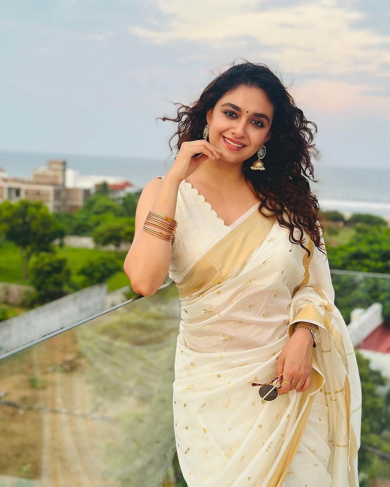 Keerthy Suresh Looking Cute in White Saree