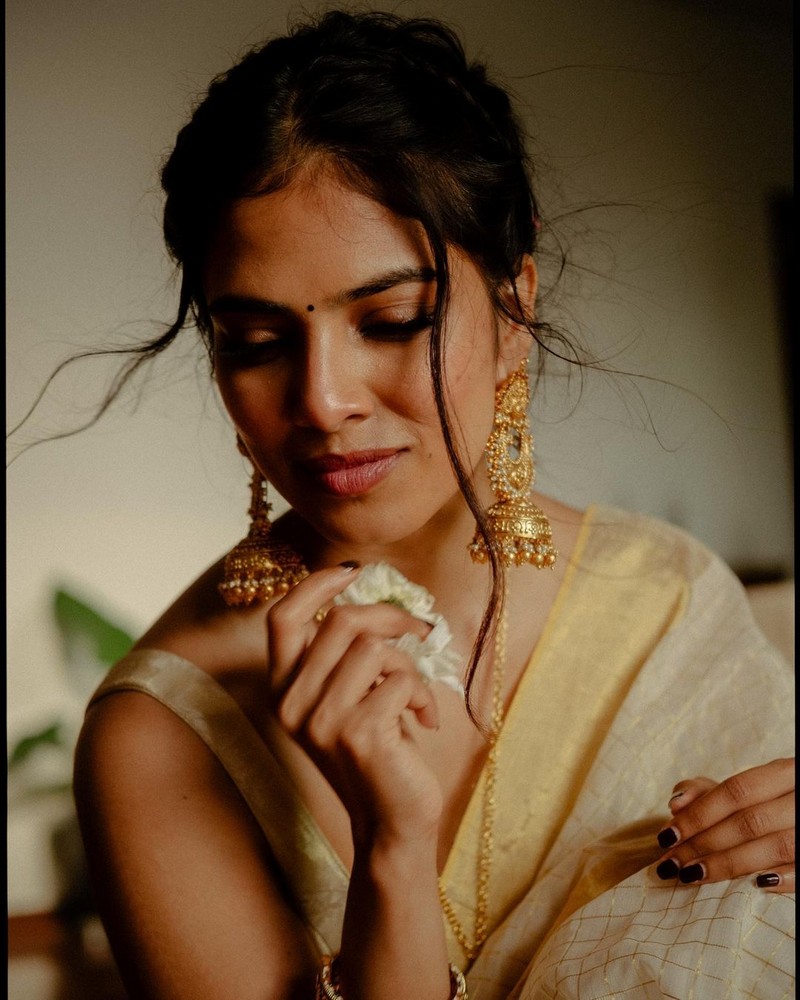 Beautiful Pics Of Malavika Mohanan in Traditional Wear