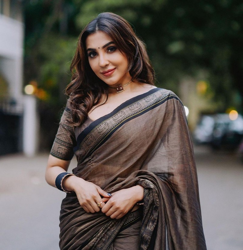 Amazing Looks Of Parvati Nair in Saree
