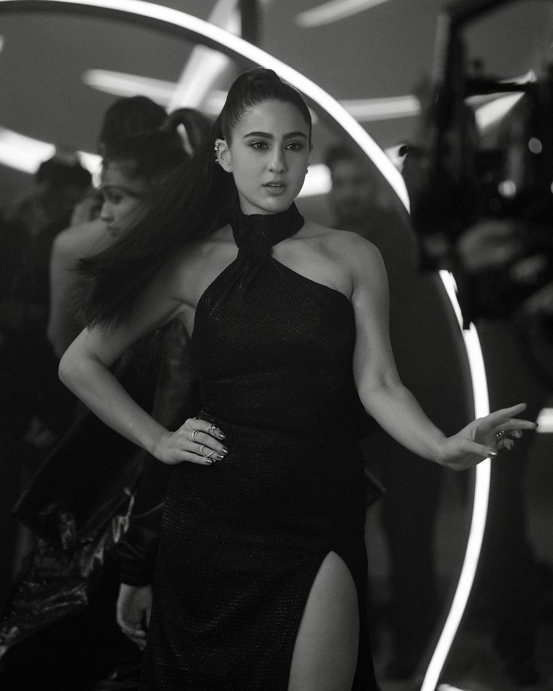 Sara Ali Khan Trendy Clicks in Black Outfit