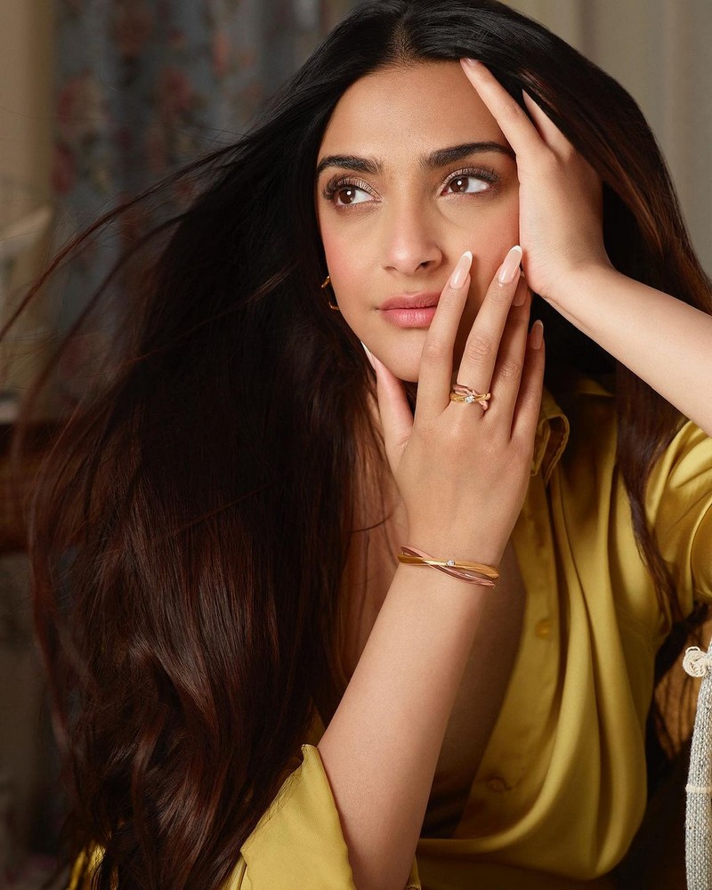 Sonam Kapoor Dazzling Clciks