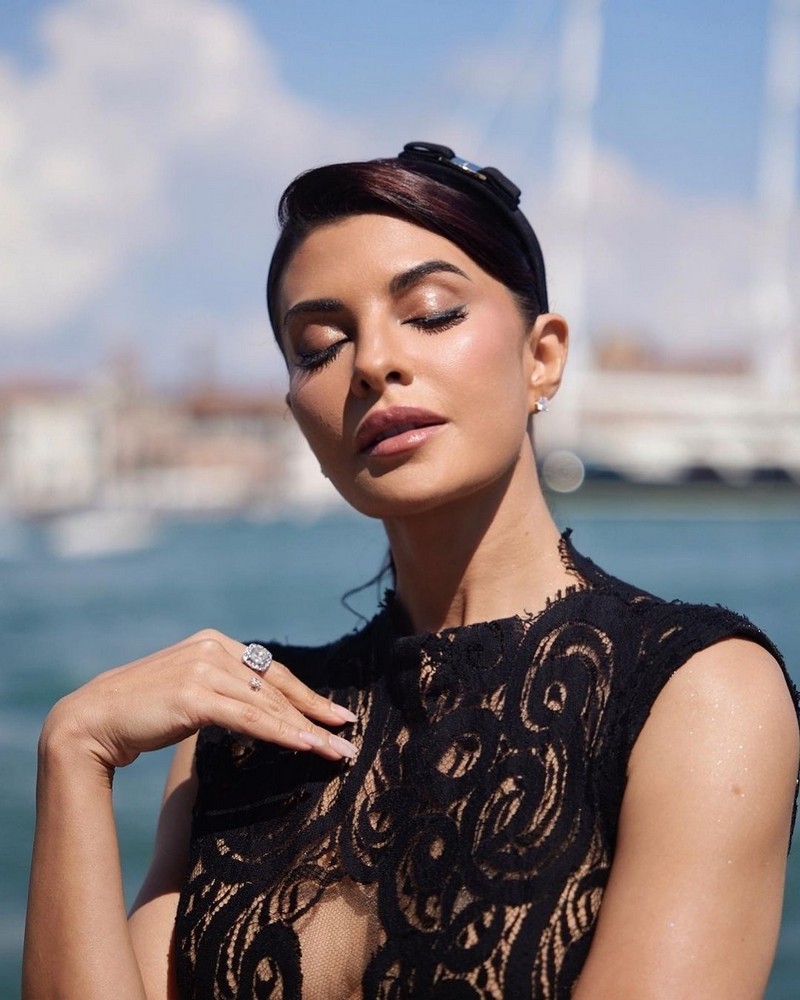 Jacqueliene Fernandez Glamorous Pics in Black Outfit