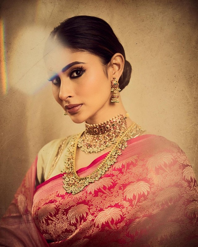 Mouni Roy Looking Gorgeous in Pink Silk Saree