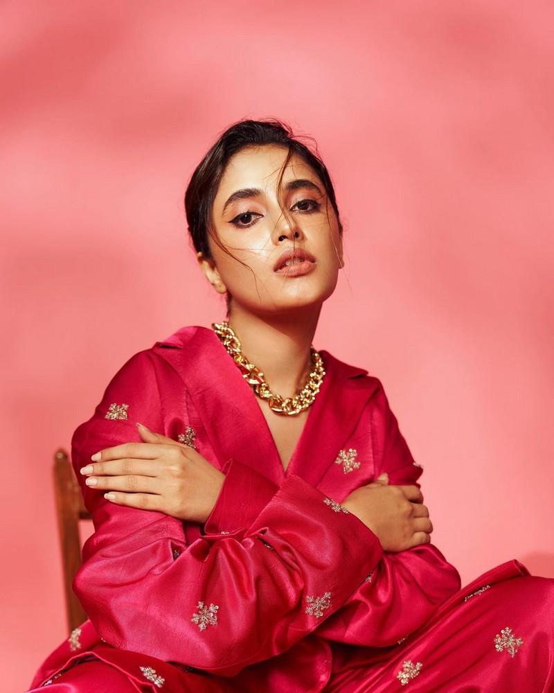 Priyanka Mohan Looking Stuns in Pink Outfit