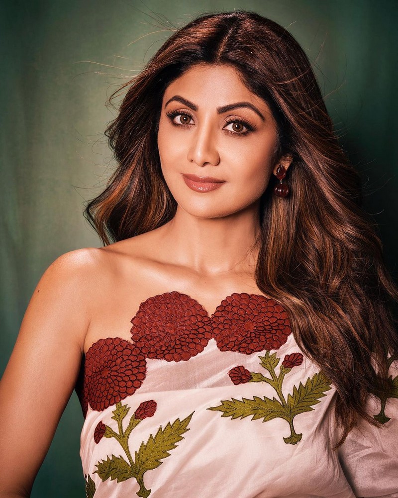Actress Shilpa Shetty Latest Pics in Saree