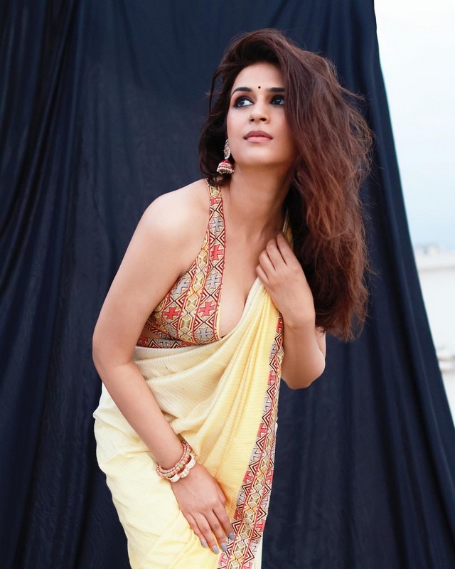 Shraddha Das Hottest Stills