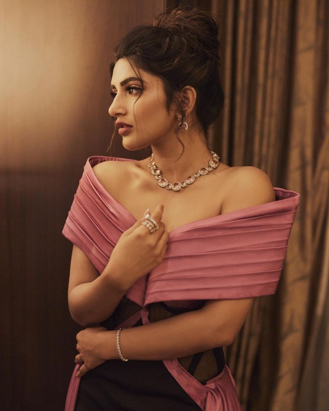 Tolly Beauty Sreeleela Trendy Clicks