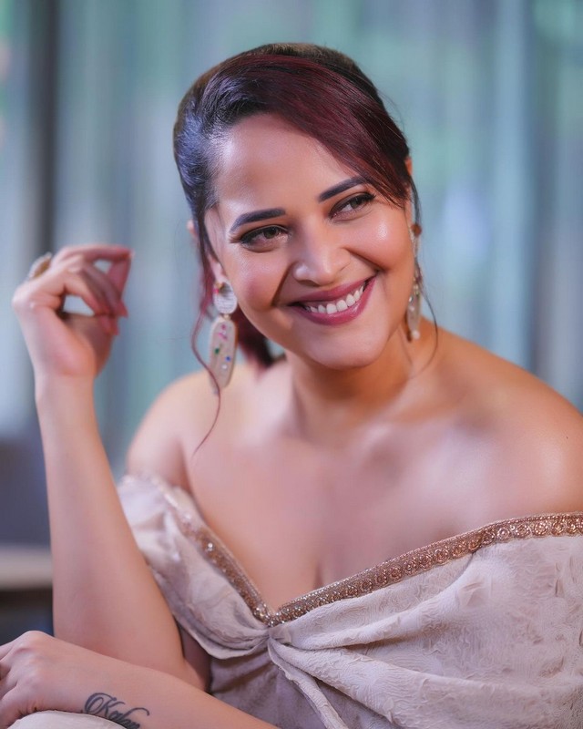 Anasuya Bharadwaj Looks Beautiful in Modern Wear