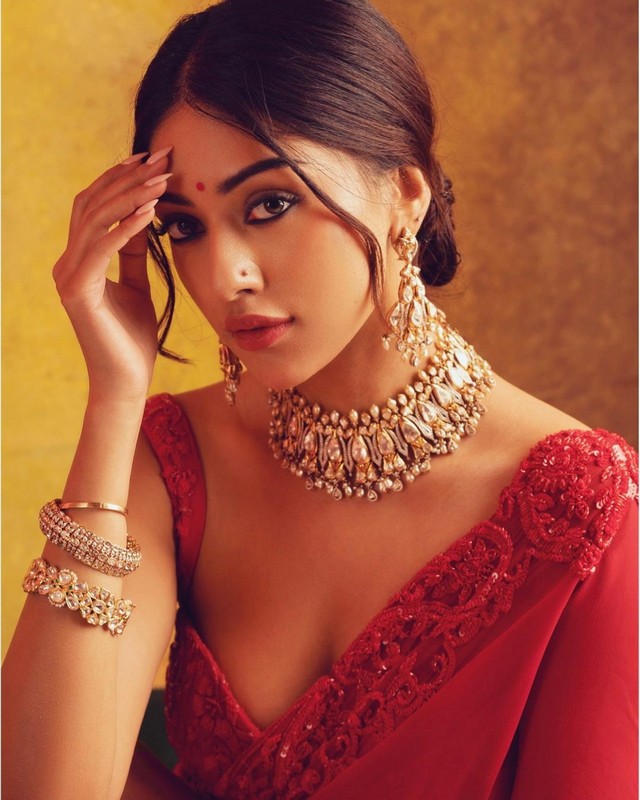 Amazing Looks Of Anu Emmanuel in Red Saree