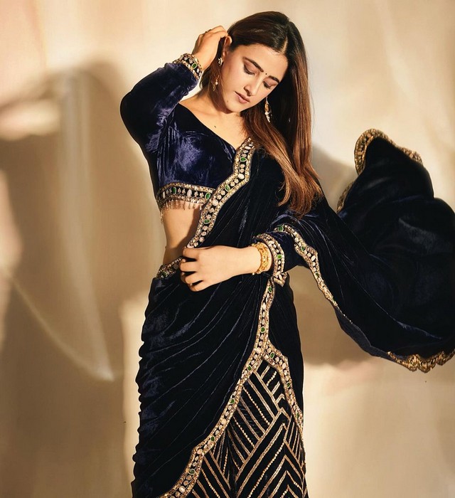 Nupur Sanon Looking Gorgeous in Black Saree