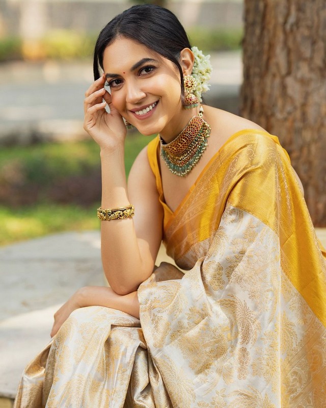 Awesome Pics Of Ritu Varma in Silk Saree