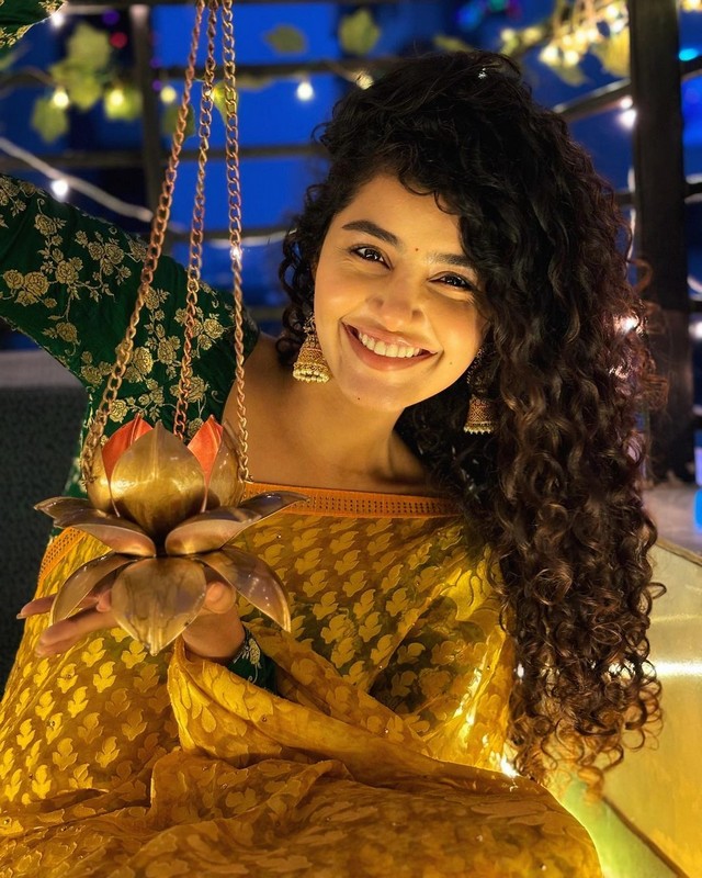 Anupama Parameswaran Sizzling Clicks in Saree