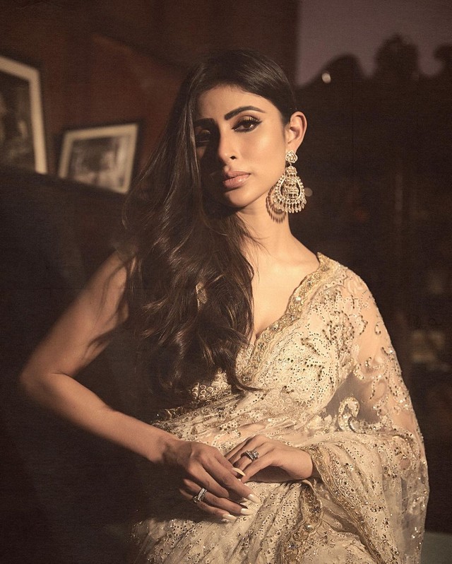 Actress Mouni Roy Looking Fabulous in Saree