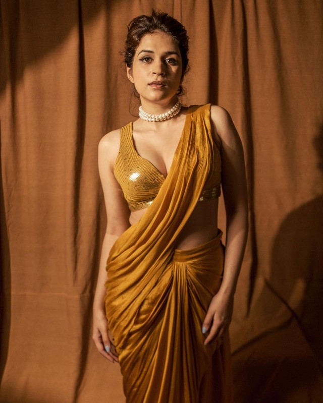 Shraddha Das Looking Gorgeous in Saree