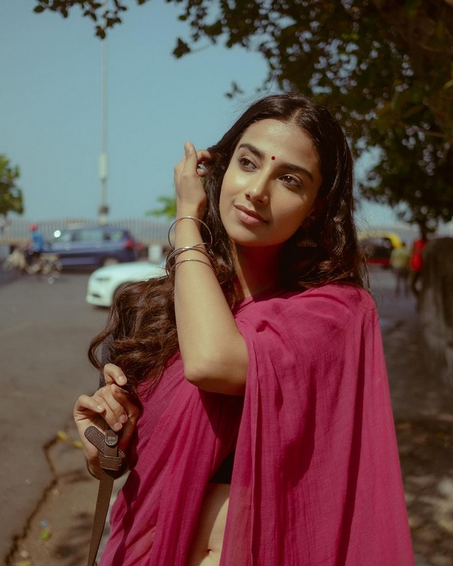 Meenaakshi Chaudhary Looking Awesome in Pink Saree