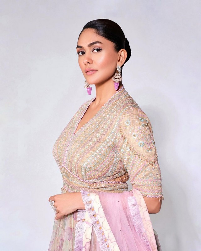 Mrunal Thakur Looking Delightful in Designer Outfit