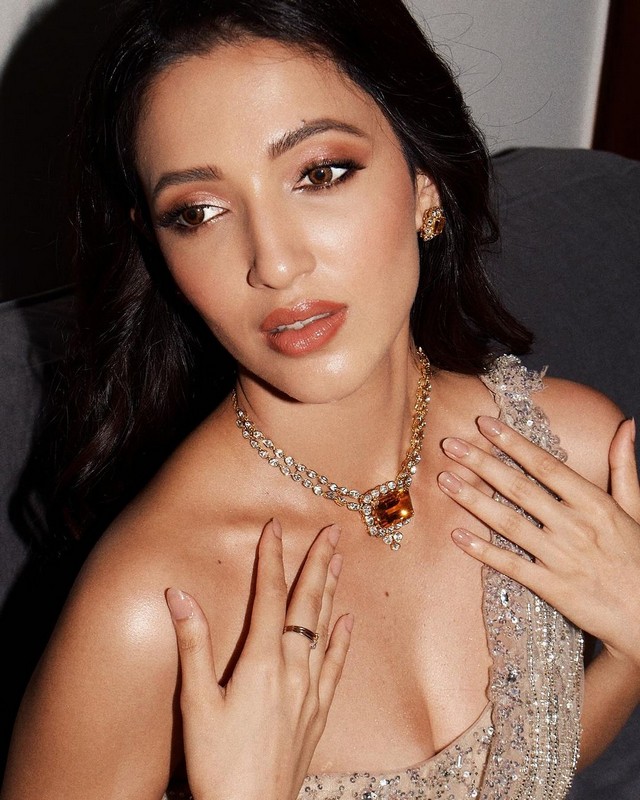 Actress Neha Sshetty Looks Awesome