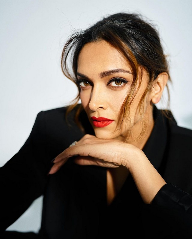 Stylish Looks Of Deepika Padukone in Black Dress