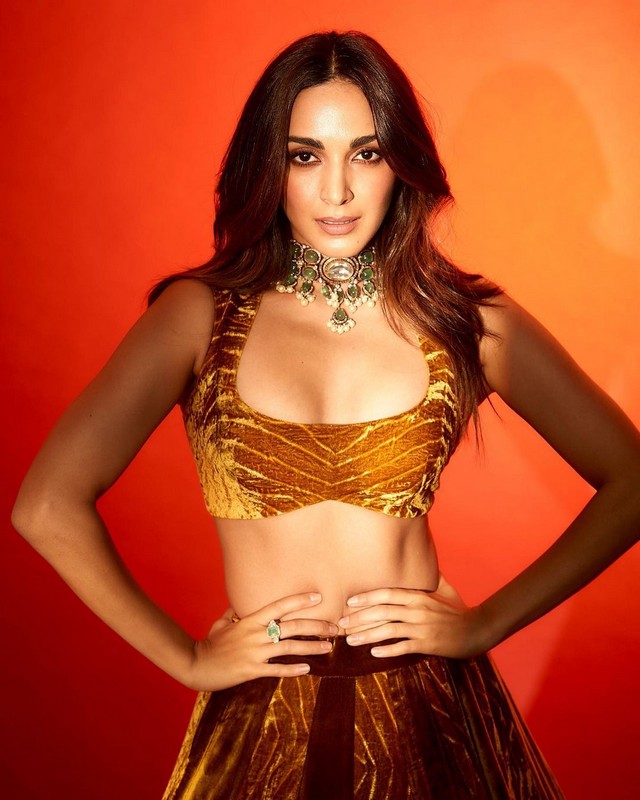 Titillating Looks Of Kiara Advani