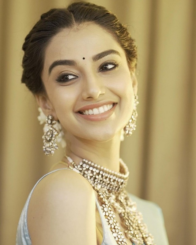 Meenaakshi Chaudhary Dazzles Looks in White Silk Saree