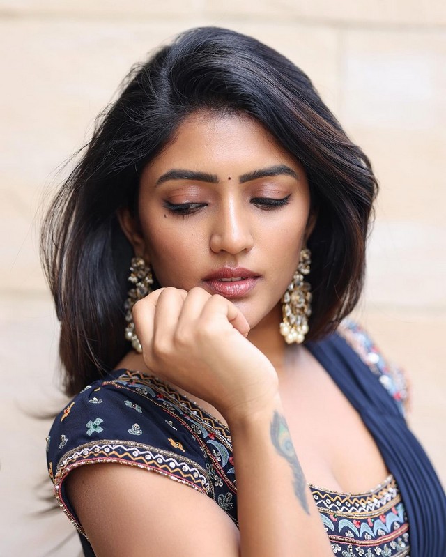Marvelous Pics Of Eesha Rebba in Blue Saree