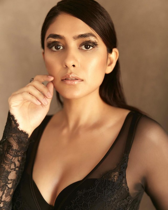 Mrunal Thakur Latest Photoshoot